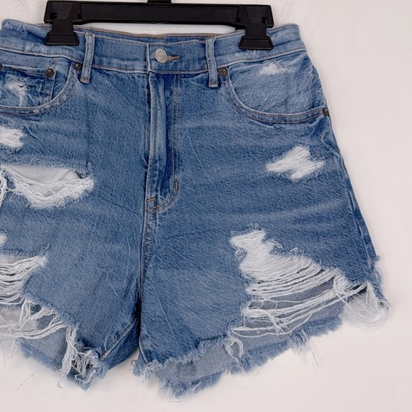 American Eagle Highest Rise 90’s Boyfriend Denim/Jean Distressed Shorts. Size 2 - Picture 3 of 12